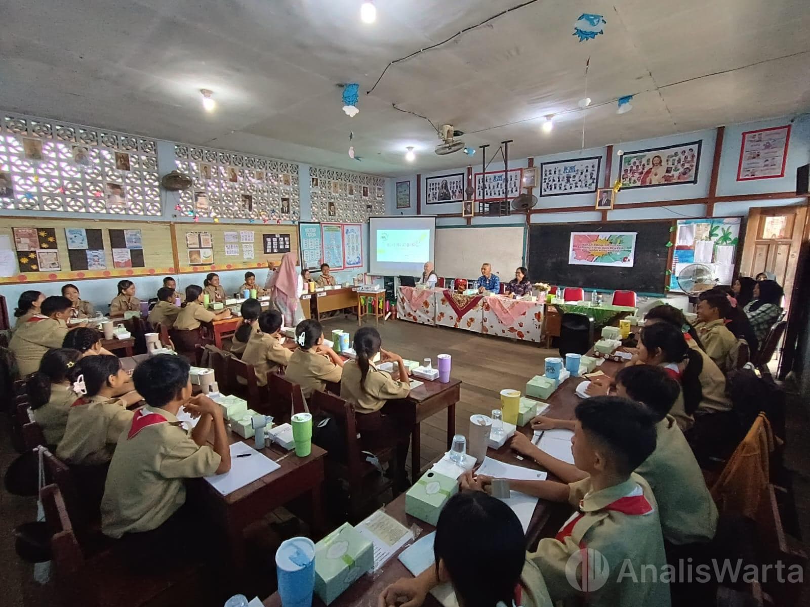 Diskominfo Sintang Gaungkan Literasi Digital: Pelajar SMP Panca Setya Diajak Bijak Medsos