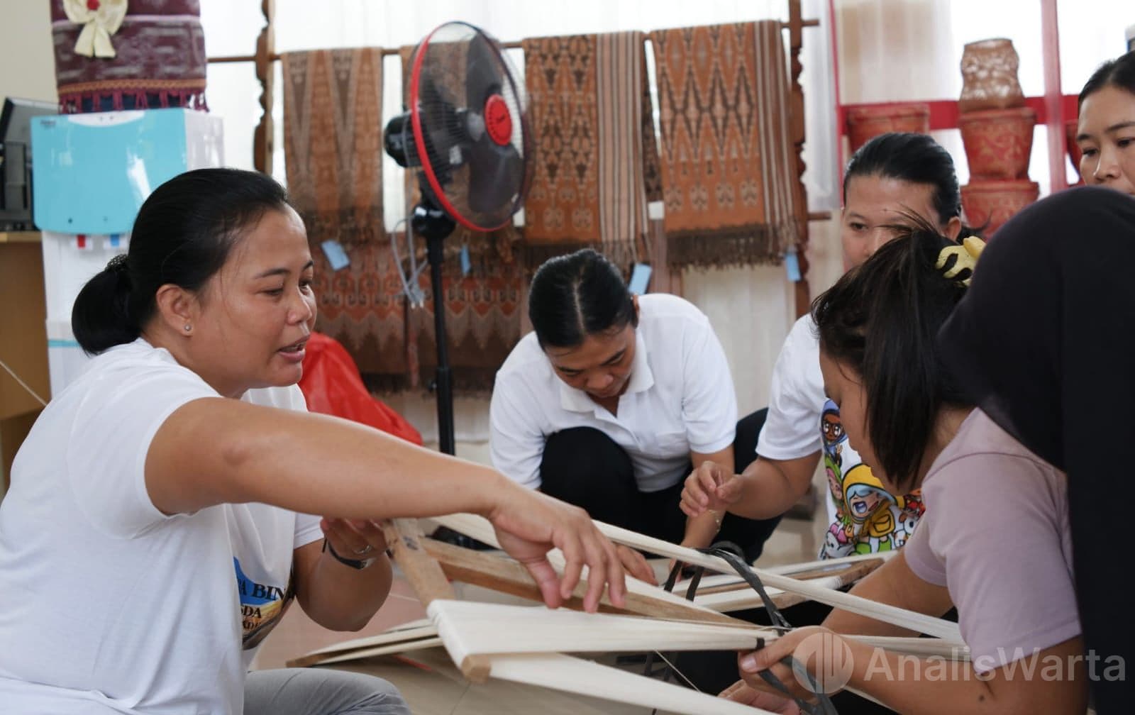 Tenun Tak Sekadar Benang, Dekranasda Sekadau Rajut Kreativitas dan Warisan Budaya Lewat Pelatihan Lanjutan