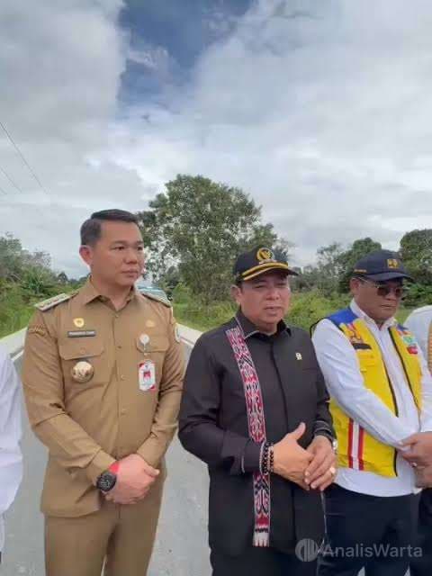 Komisi V DPR RI Tinjau Proyek Inpres Jalan Daerah di Boyan Tanjung, Kapuas Hulu