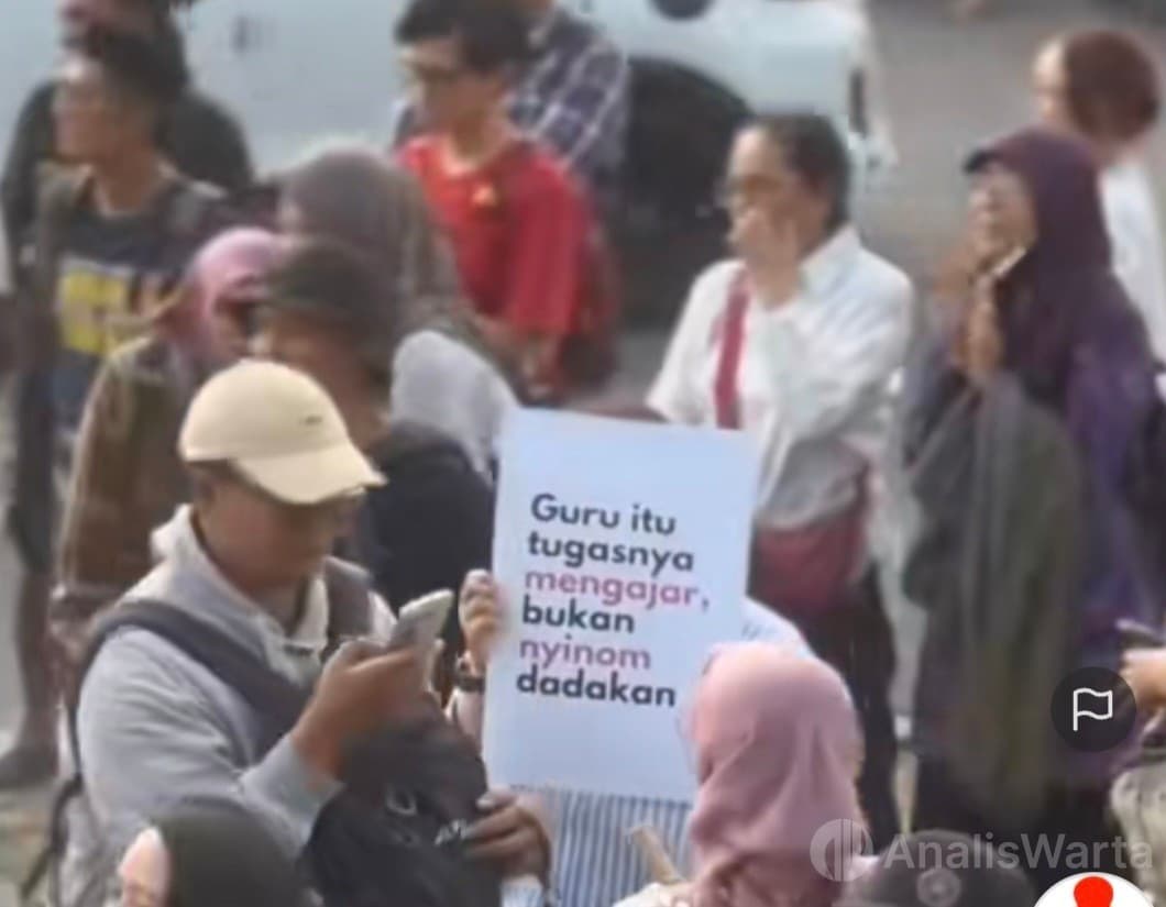 Emak-emak Gedor Panci Tolak Makan Bergizi Gratis