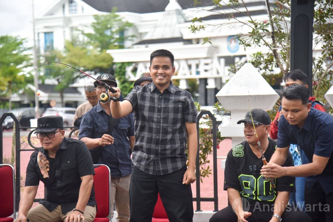 Joran Melengkung di Depan Kantor Bupati, Dandim 1207/Pontianak Akui Bahagia Mancing Bareng Bupati Sujiwo