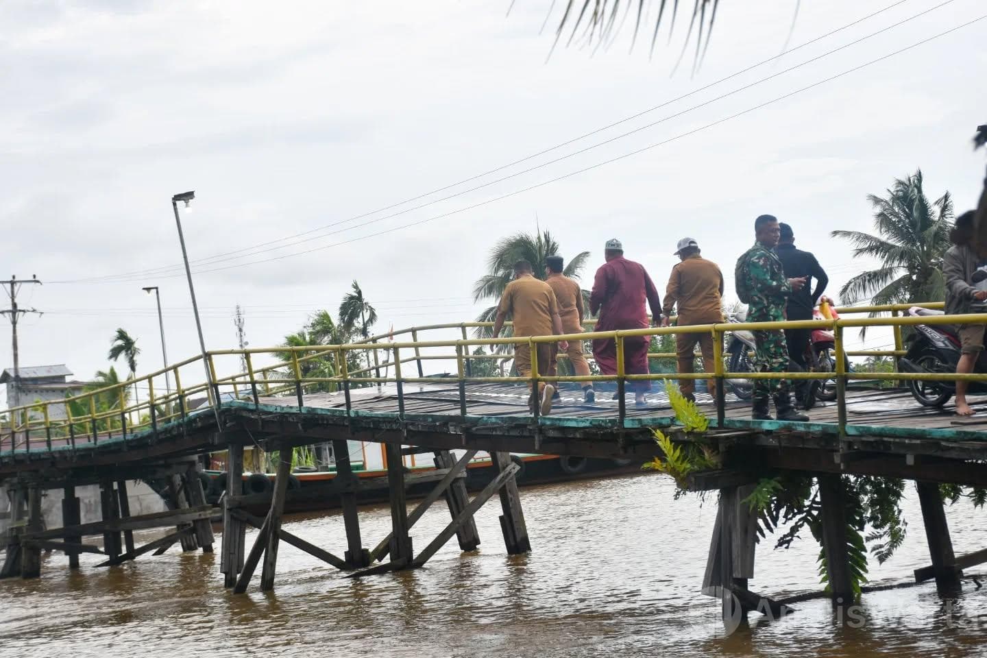 Jembatan Utama Kubu Raya Rusak Parah, Bupati Sujiwo Pastikan Pembangunan Ulang Tahun Depan