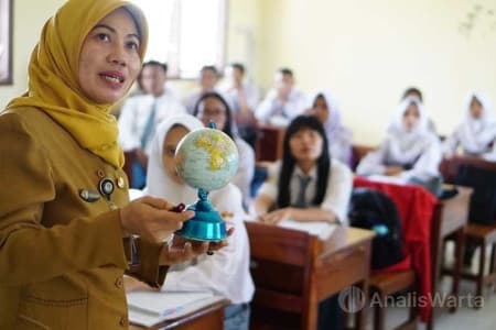 Sugiat Santoso Sindir Kesenjangan Guru, Buruh Saja Punya Upah Minimum, Masa Guru Tidak