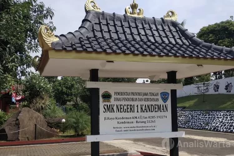 Ratusan Siswa SMKN 1 Kandeman Mules Usai Santap Ayam Rica-rica