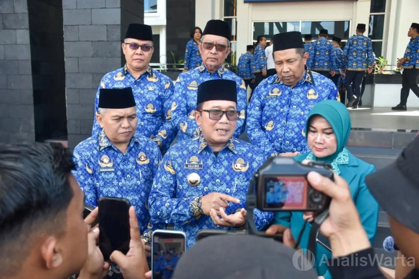 Di Panggung HUT Korpri ke-54, Bupati Sujiwo Umumkan Apresiasi dan Pemecatan ASN Demi Birokrasi yang Berkeadilan